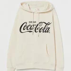 En hoodie från hm som jah inte använder längre. Storlek xs men för mig är den lite over sized. Köpte den för 300kr men jag säljer för 150kr💓