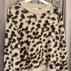 Stickad tröja stl S - Så fin tröja, aldrig använt. Så nu säljer jag den. 