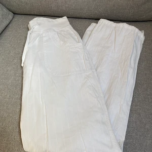 Linnebyxor - Lågmidjade linnebyxor! Storlek M men passar mig som vanligtvis har S.