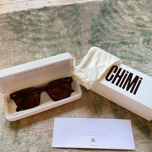 Chimi Eyewear - Säljer mina Chimis i färgen Tortoise 04. Knappt använda och mycket bra skick! Putsduk, fodral och tillhörande tygpåse medkommer. 