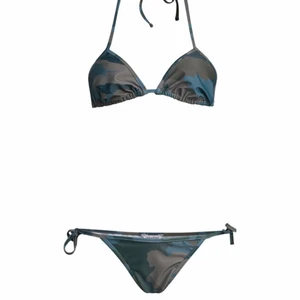 Zadig & Voltaire bikini  - Superfin bikini ifrån Zadig and Voltaire i storlek 34. Fick i present men inte min stil. Nypriset ligger runt 2100 kr, säljer ej för mindre än 900 kr. Helt oanvänd med prislapp kvar! 