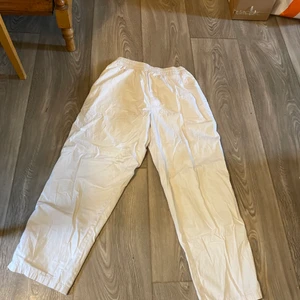 Polar surf pants L - Skön byxa från Polar Skate Co. Storlek L och sitter riktigt loose! Perfekt för sommarn