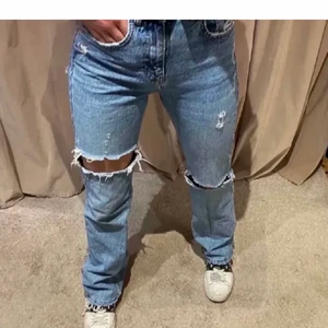 Zara jeans  - Säljer dessa zara jeans då jag inte använder dom längre:( knappt anvönda 