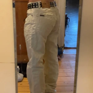 Marlboro jeans!! - Så jävla coola baggy jeans från marlboro! Dom är lite tunnare och jättesköna💕 Bara att fråga om du har några frågor eller vill ha mått. Frakt tillkommer:)