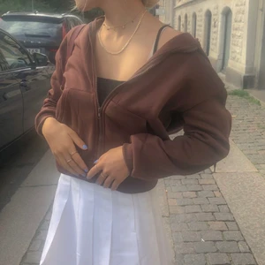 Brun kofta - Säljer denna bruna kofta från shein i ett bra skick