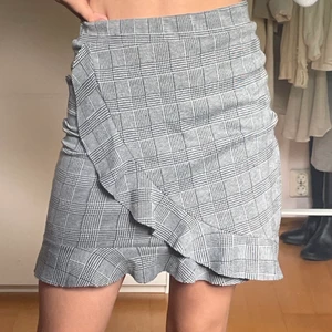 Kjol strl S - Svartvitgrå kjol