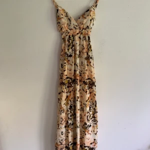 Klänning - Inga skador