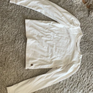 Vit puffarnas tröja Kappahl  - Oandvänd tröja säljer den pga att jag aldrig har andvändt den och nu passar den inte☺️☺️❤️