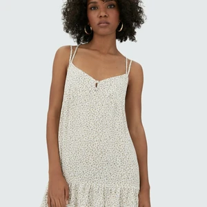 TRE SNYGGA KLÄNNINGAR 200kr st❤️❤️ - Säljer tre snygga klänningar från Zalando pull and bear! Ingen av dessa satt som jag ville så därför säljer jag de här då jag inte kan skicka tillbaka dem pga slängt kvitto!😓 Skriv gärna vilken ni är intresserad av aå lösee jag fler bilder!❤️❤️ eller frågor