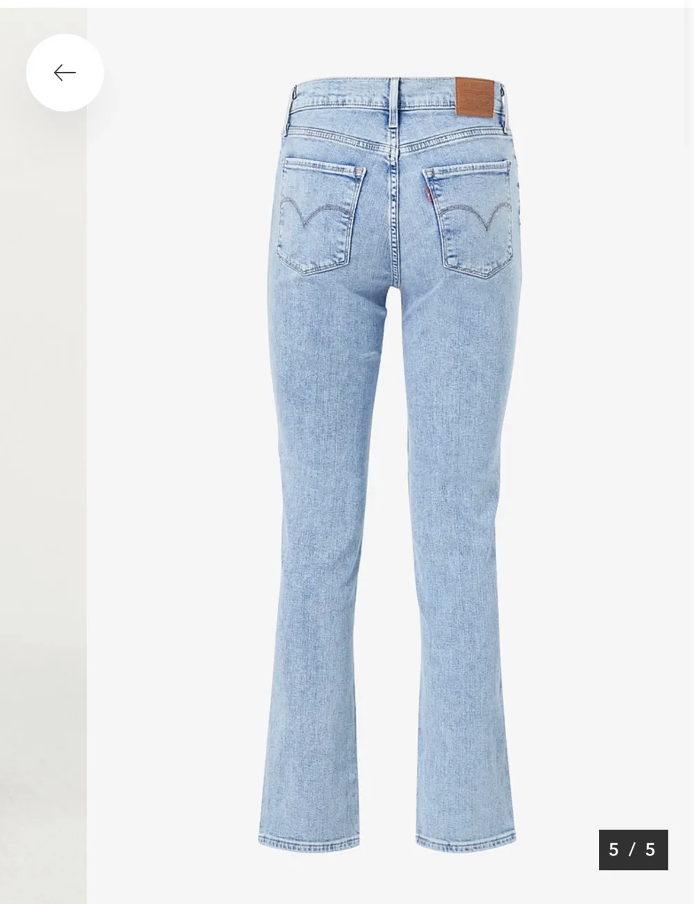 Säljer mina Levi’s 724 pågrund av att dom är försmå. Skit snygga jeanse, knappt använda och är i ny skick. Köpte dom för 900 💞. Jeans & Byxor.