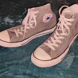 Converse - Converse Chuck Taylor All Star Grå. PM för fler bilder 😊