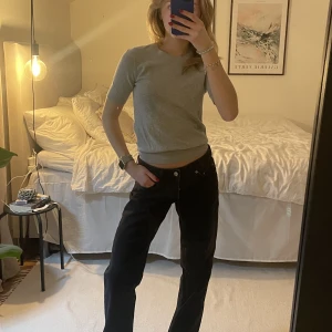 Finstickad T-shirt  - Finstickad T-shirt från zara, super skön och i jätte bra skick.😊