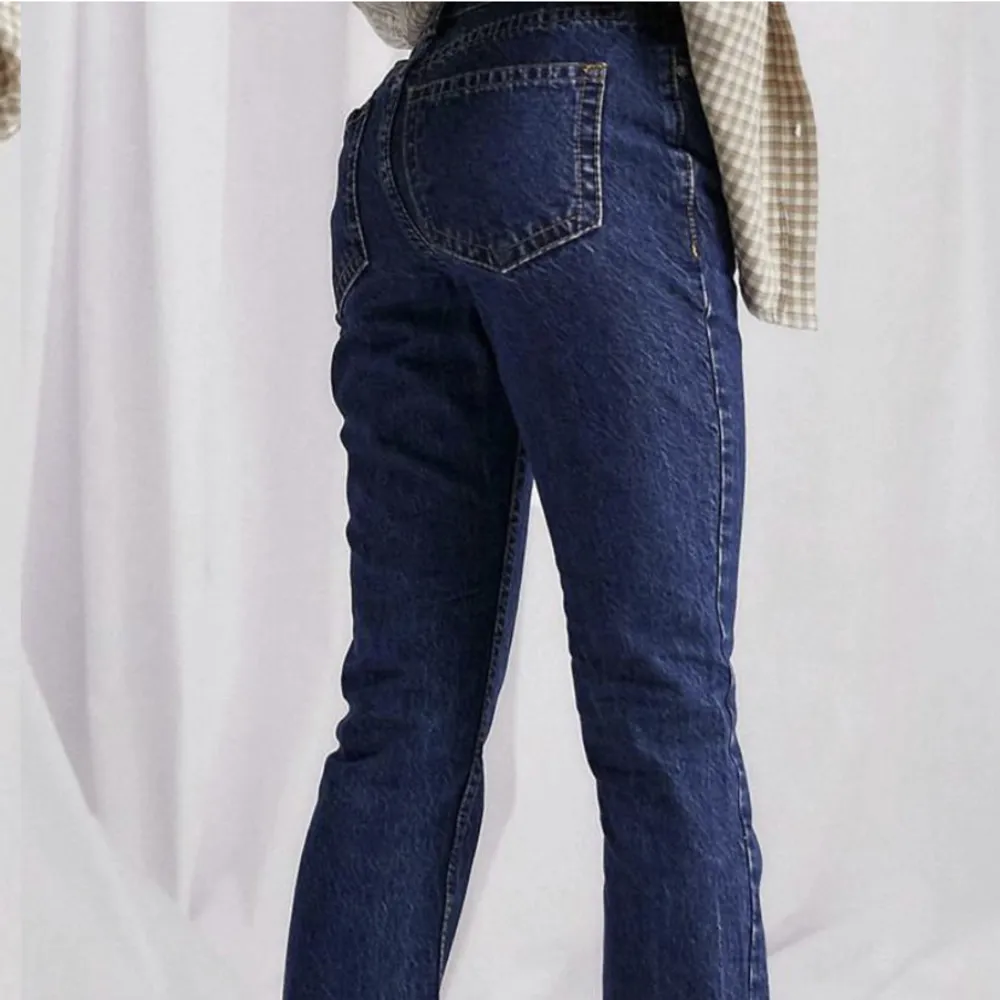 Ett par skitsnygga raka jeans ifrån Asos design, oanvända med prislapp kvar!!! . Jeans & Byxor.