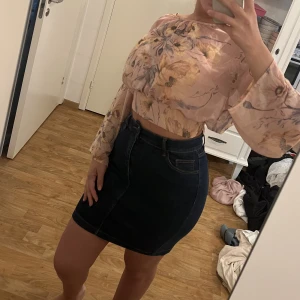 Stretch jeanskjol - Superstretchig jeanskjol från Cubus  Strl S aldrig använd nypris 299kr 