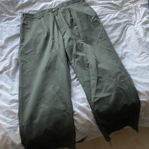 Baggy byxor  - Gröna baggy byxor 
