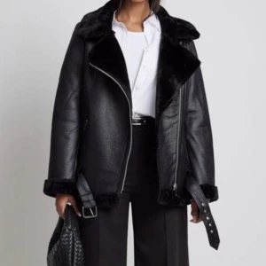 Skinnjacka  - Superfin skinnjacka som tyvärr inte kommer till användning:) från NA-KD 💗 tryck inte på köp nu! Skriv om ni har några funderingar!💗