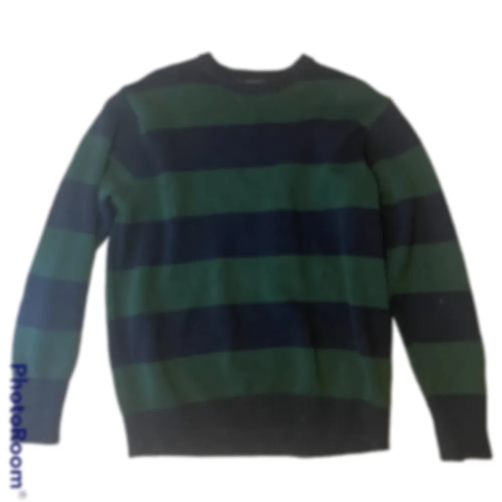 Brandy Melville sweater 😍 Otroligt fin tröja från Brandy! ☺️ Säljer pga att jag har en ungefär likadan. Bra skick! 3dje bilden är min! Kom privat för mått & fler bilder.. Stickat.