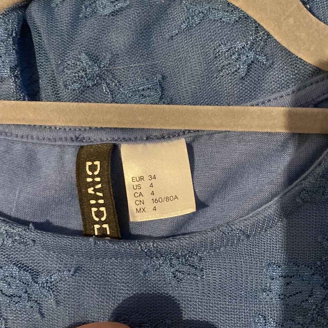 Blå spetsklänning - 90