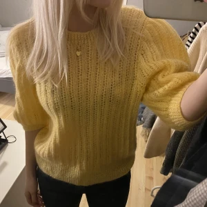 Stickad t- shirt - Kommer inte till användning skriv vid frågor💕