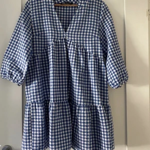 Rutig klänning zara - Superfin rutig sommarklänning från zara, slutsåld 