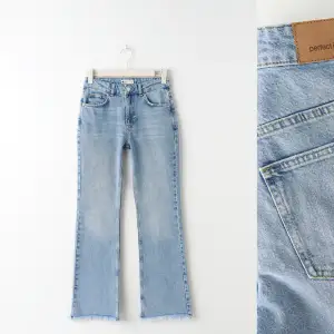 Säljer mina ljusblåa jeans fråg Gina trict. Är i bra skick. Använda fåtals gånger💕