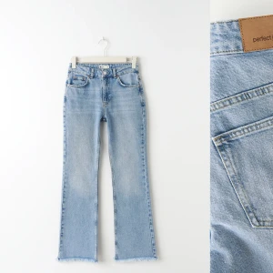 Jeans  - Säljer mina ljusblåa jeans fråg Gina trict. Är i bra skick. Använda fåtals gånger💕