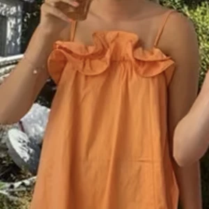 Orange klänning - Superfin orange sommarklänning 