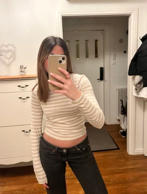 Randig tröja Hm - Säljer nu denna super fina tröjan från hm. Använd fåtal gånger💗 55kr + frakt