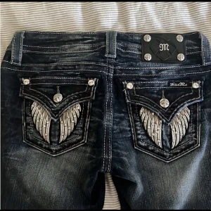 Miss me jeans  - Säljer mina miss jeans då jag aldrig andvänt dom🙏🏼dom är i skinny modellen men med coola fickor💕