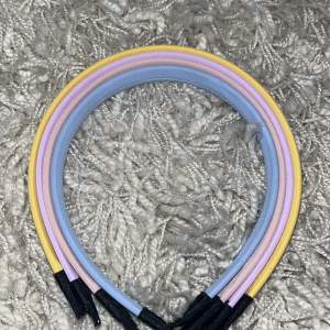4 styckna jättesnygga hårband med pastellaktiga färger ( alla för 70) 