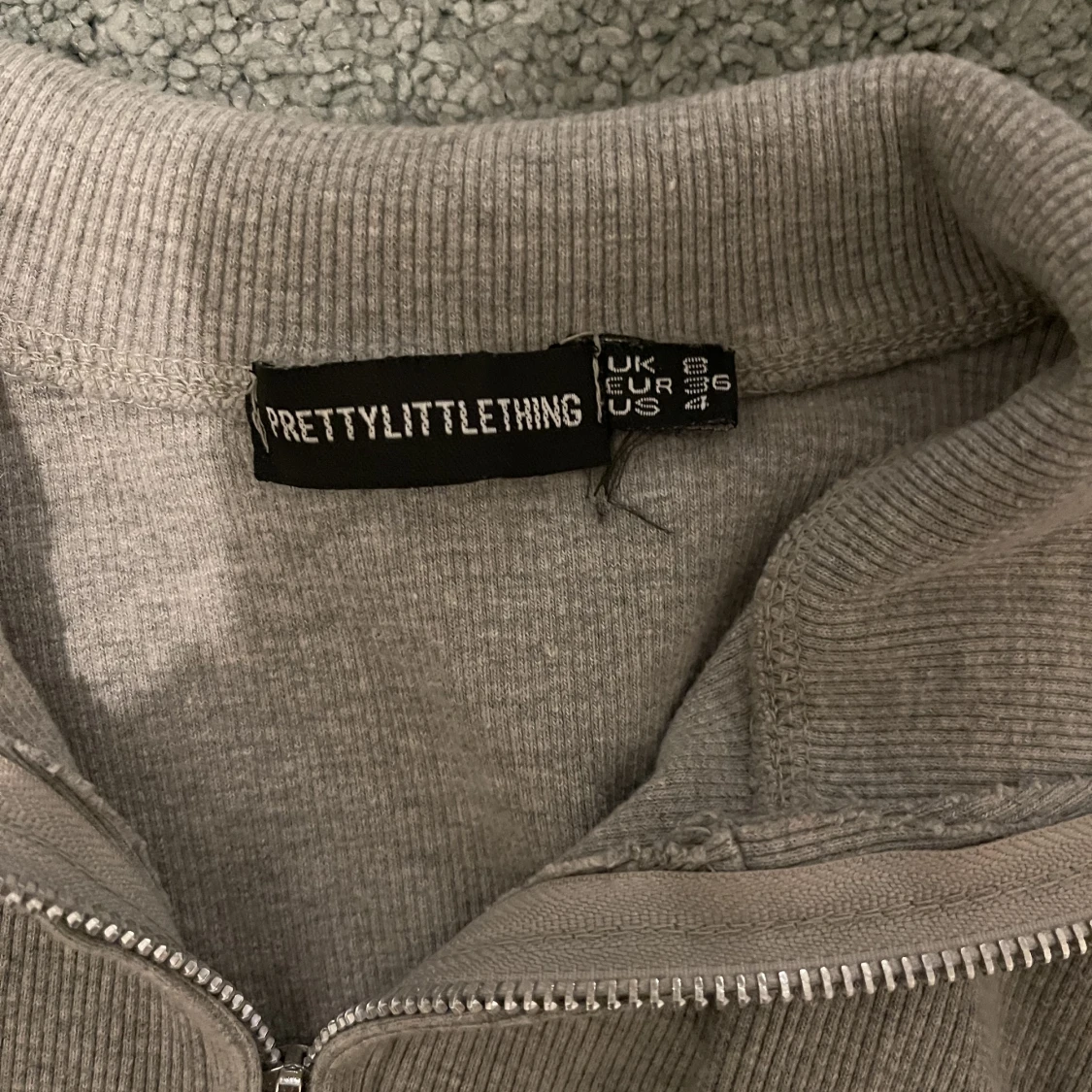 grå långärmad tröja - 90