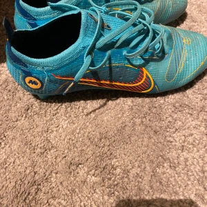 Nike mercurial - Säljer mina Nike mercurial vapor Elite Fotbollskorna som är använda bara några månader