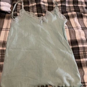 Newyorker tröja❤️ - Jätte fin, säljer för jag råka köpa samma tröja i samma storlek och allt❤️❤️super fin 