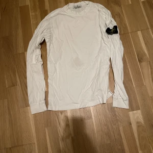 Stone island tröja superskick - Superfin tröja använd men superskick! 100% äkta nypris 1600kr cond 9/10. 