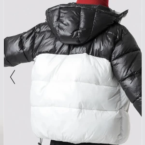 Puffer jacket - Säljer denna nakd jackan som är slut såld. Använt några gånger och är som nytt skick💓 Skriv för fler bilder!🫶🏼
