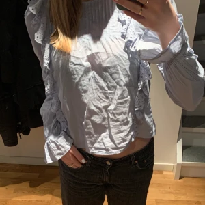 blus - Säljer denna fina blus från NA-KD