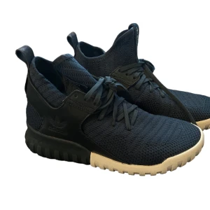 Adidas Primeknit - Använda en gång under en mycket kort tid. Storlek 41 2/3. 