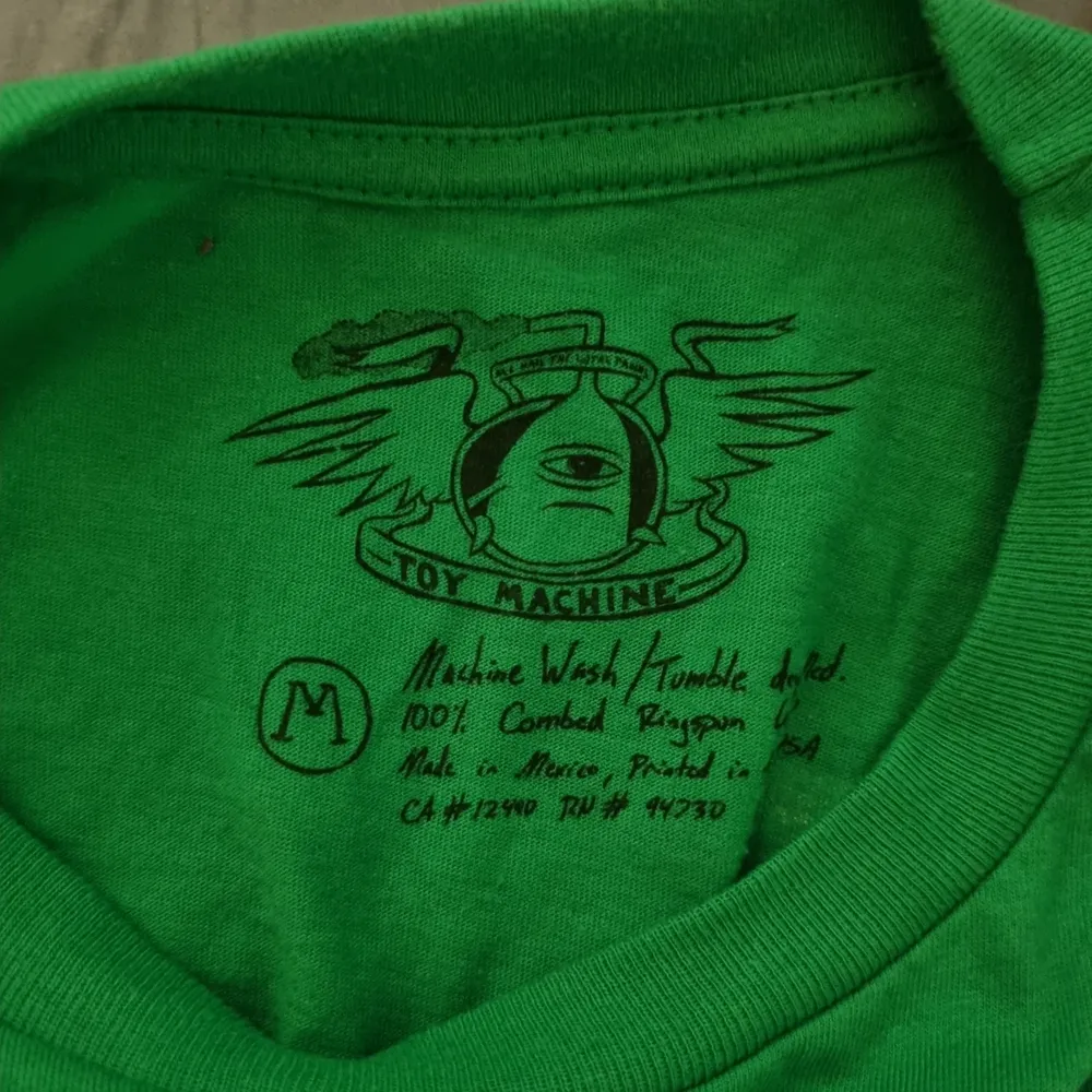 Grön toymachine tshirt. T-shirts.