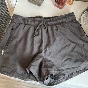 Iciw shorts  - Säljer dessa helt oanvända ICANIWILL shortsen då de är för små! Jag byter gärna mot ett par i medium, annars säljs de🫶🏽