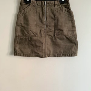 Kjol weekday - Khaki kjol från weekday storlek 36, sparsamt använd 