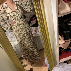 Maxi klänning  - Helt ny & oanvänd klänning från h&m