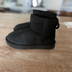  storlek 36 - Helt oanvända uggs köpta i vintras, seljer då det inte gick att reklamera dem