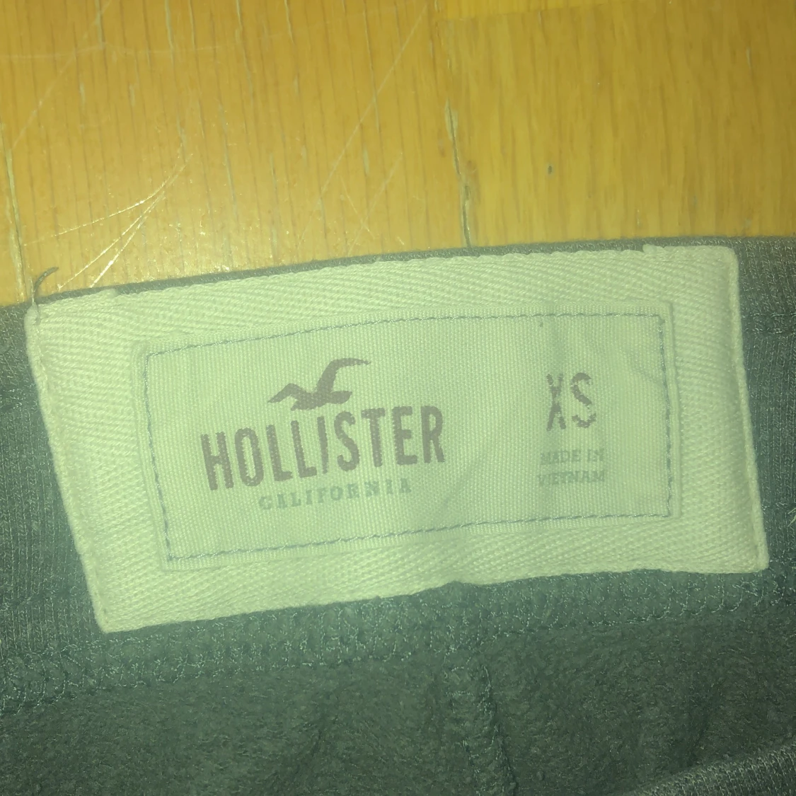 Lågmidjade hollister byxor från 2000-talet 💓 jag e ca 165 och dom är nästan lite korta på mig så därför säljer jag dom ( KAN BARA MÖTAS UPP)  - 91