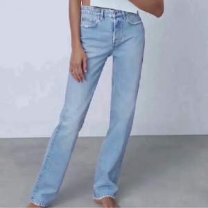 Midrise zara jeans i storlek 36, blivit för små tyvärr😢 Favoritjeansen, 150kr + frakt