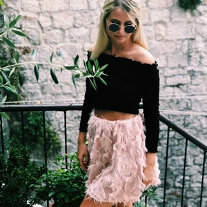 Kjol  - Kjol säljes! Sparsamt använd, köparen står för frakten. 