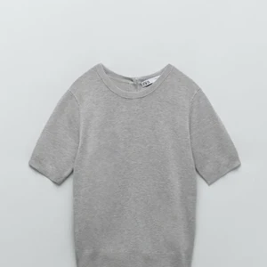 Zara tröja - Säljer denna då den ej används mer💖 knappt använd!