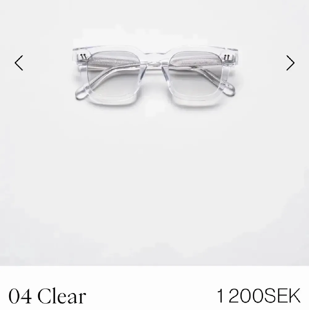 Chimi 04 solglasögon i färgen clear i fint skick! 🤍 väldigt populära och passande nu till sommaren⚡️⚡️. Accessoarer.