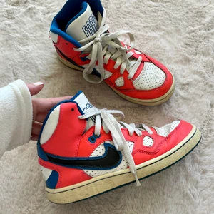 Vintage Nike air force 36 - Ett äldre par Nike air force mid, betalning via swish 