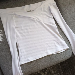 Of-shoulder topp - Nelly 