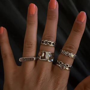 Sterling silver ringar - Sterling silver 925 ringar. 40kr styck. Frakt tillkommer på 13kr. ALLA RINGAR ÄR JUSTERBARA 